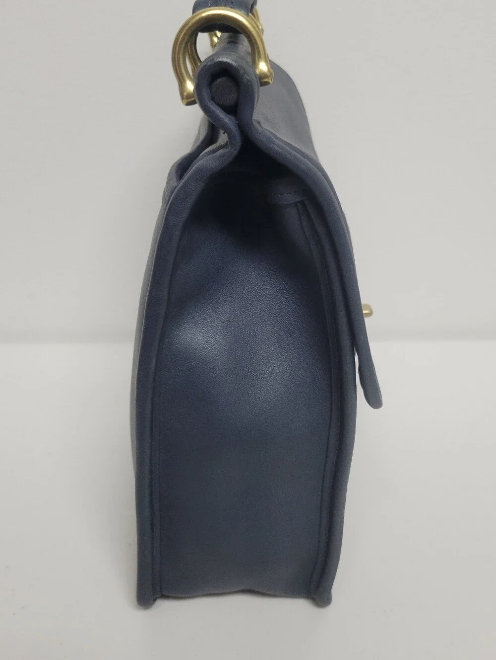 Coach Willis Vintage   9927 Classic  Leather  Crossbody with Matching Wallet.